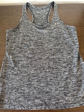 Small Loose Fit Under Armour Athletic Tank